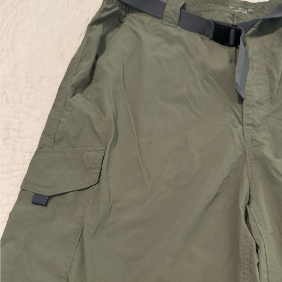 Columbia Omni-shade Cargo Shorts Size 36W Dusty Gray color - Picture 2 of 8